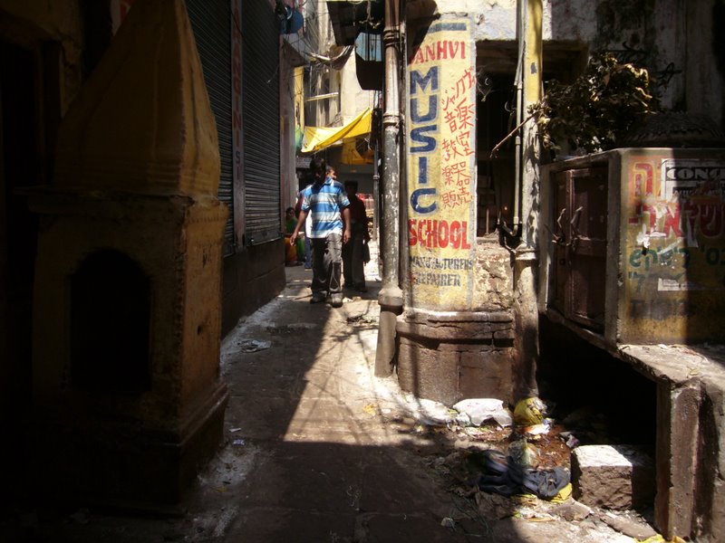 Travel - India - Varanasi - Narrow Backstreets